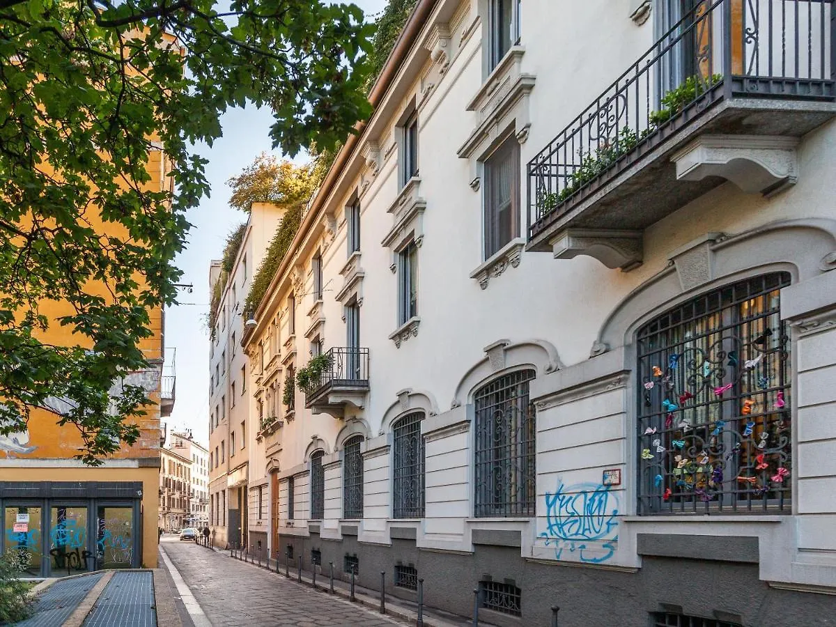 Easyhomes-Solera Milan 0*,