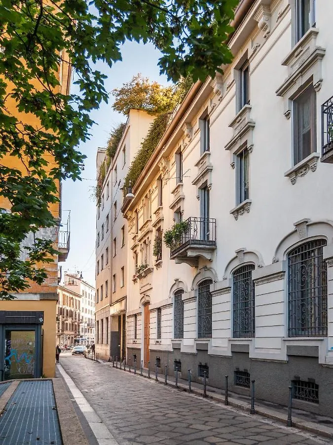 Easyhomes-Solera Milan 0*,  Italy